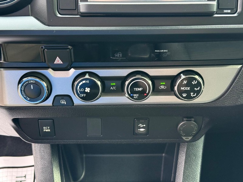Toyota Tacoma Vehicle Image 17