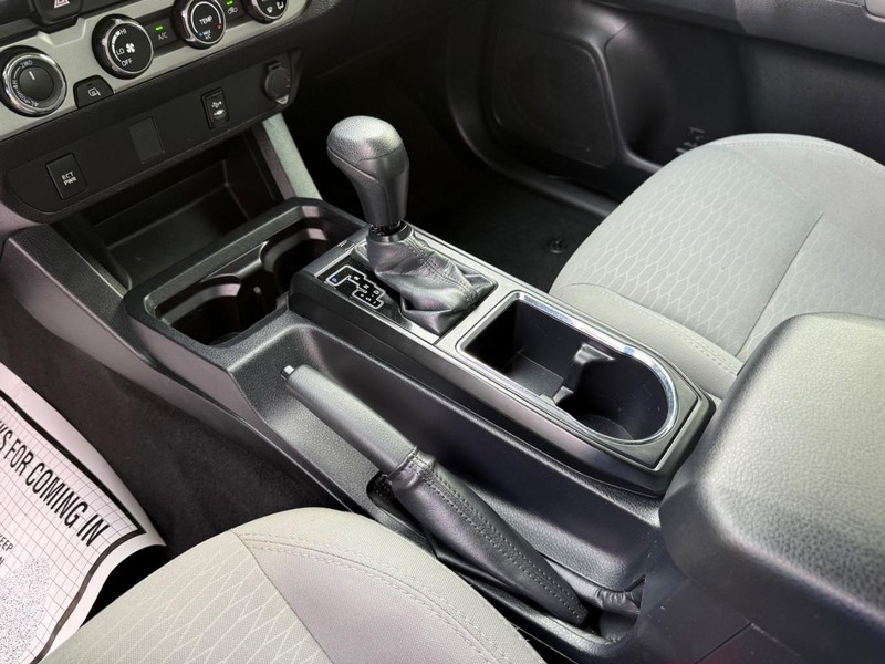 Toyota Tacoma Vehicle Image 18