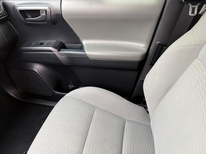 Toyota Tacoma Vehicle Image 19