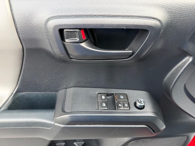Toyota Tacoma Vehicle Image 22