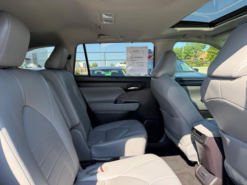 Toyota Highlander Vehicle Image 11