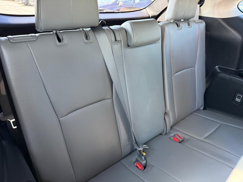 Toyota Highlander Vehicle Image 12