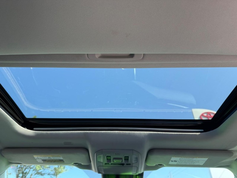 Toyota Highlander Vehicle Image 13
