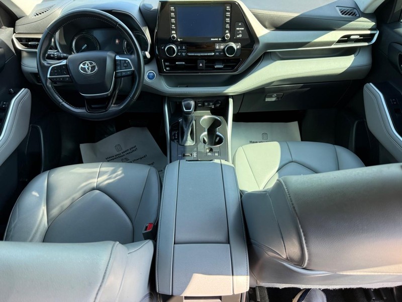 Toyota Highlander Vehicle Image 14