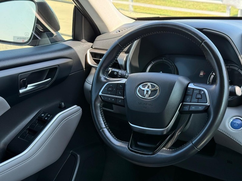 Toyota Highlander Vehicle Image 15