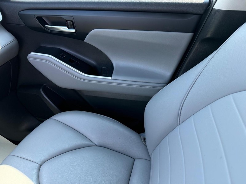 Toyota Highlander Vehicle Image 23