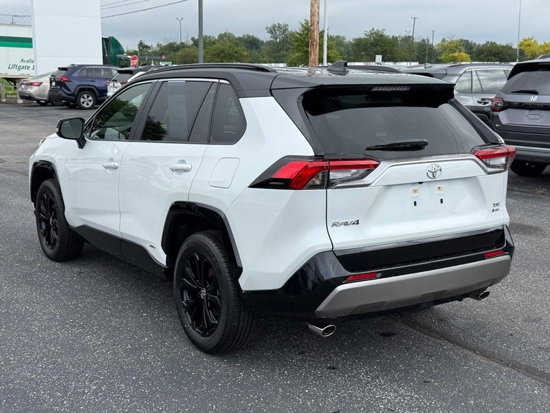 Toyota RAV4 Vehicle Image 05
