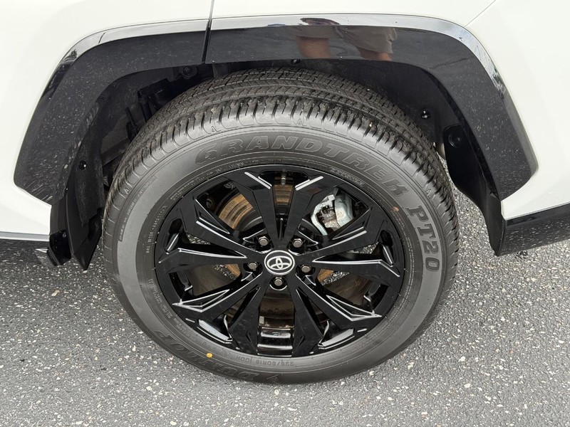 Toyota RAV4 Vehicle Image 06