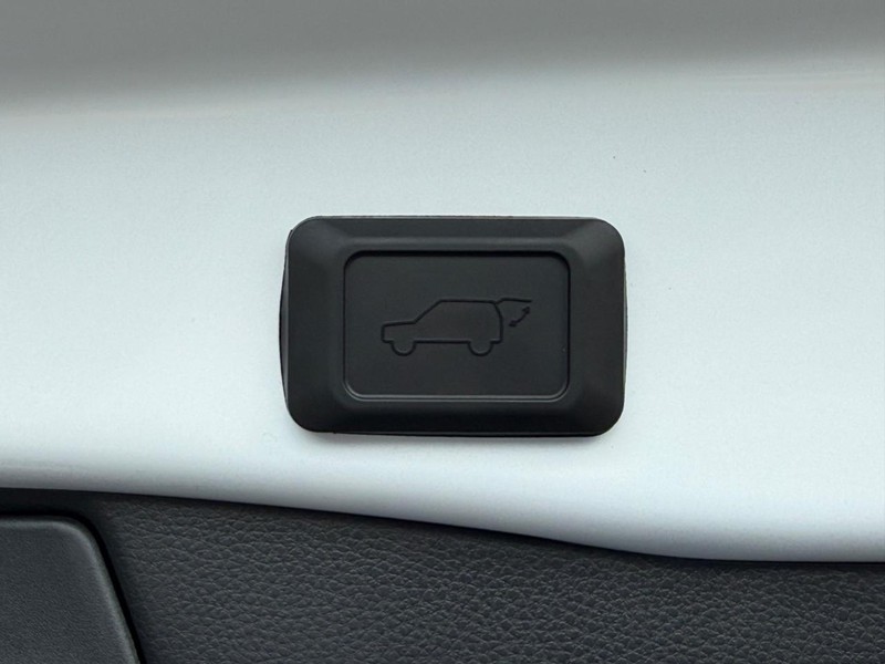 Toyota RAV4 Vehicle Image 08