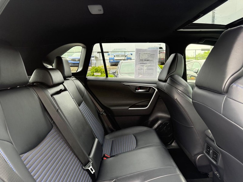 Toyota RAV4 Vehicle Image 11