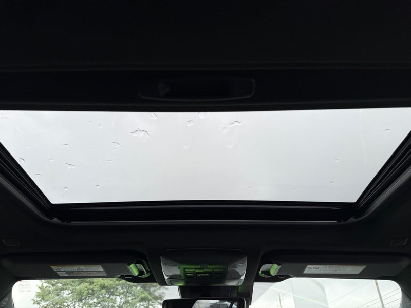 Toyota RAV4 Vehicle Image 12