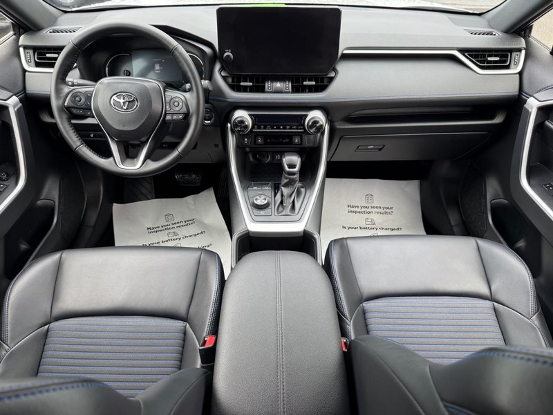 Toyota RAV4 Vehicle Image 13