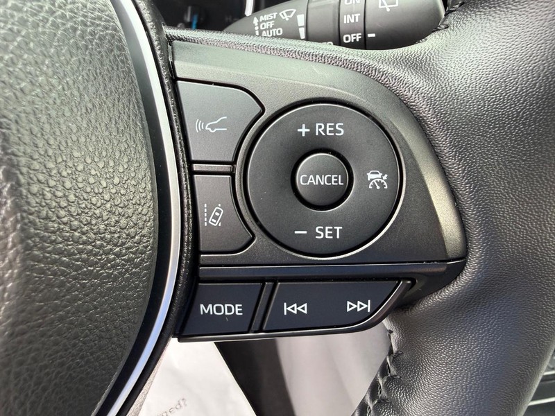 Toyota RAV4 Vehicle Image 16