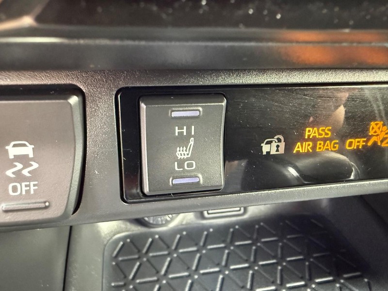 Toyota RAV4 Vehicle Image 18
