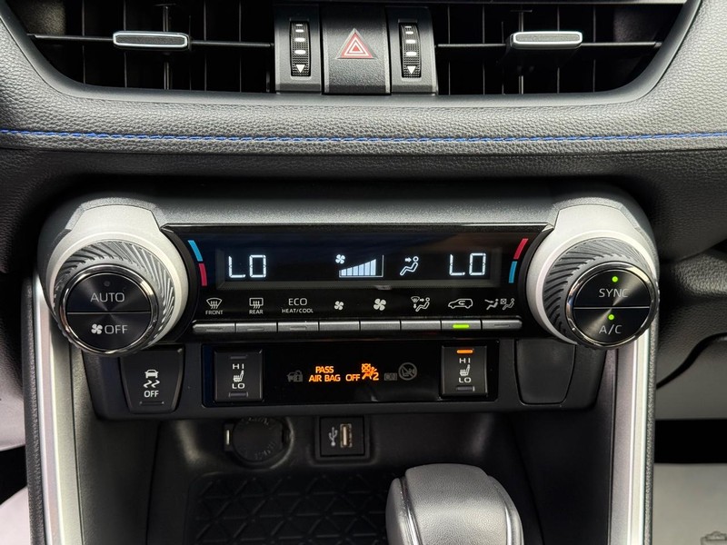 Toyota RAV4 Vehicle Image 21