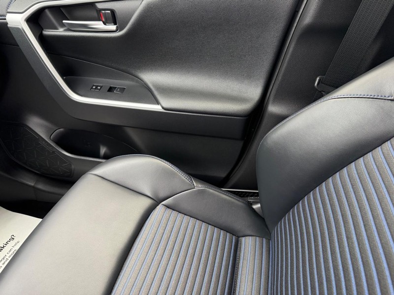 Toyota RAV4 Vehicle Image 23