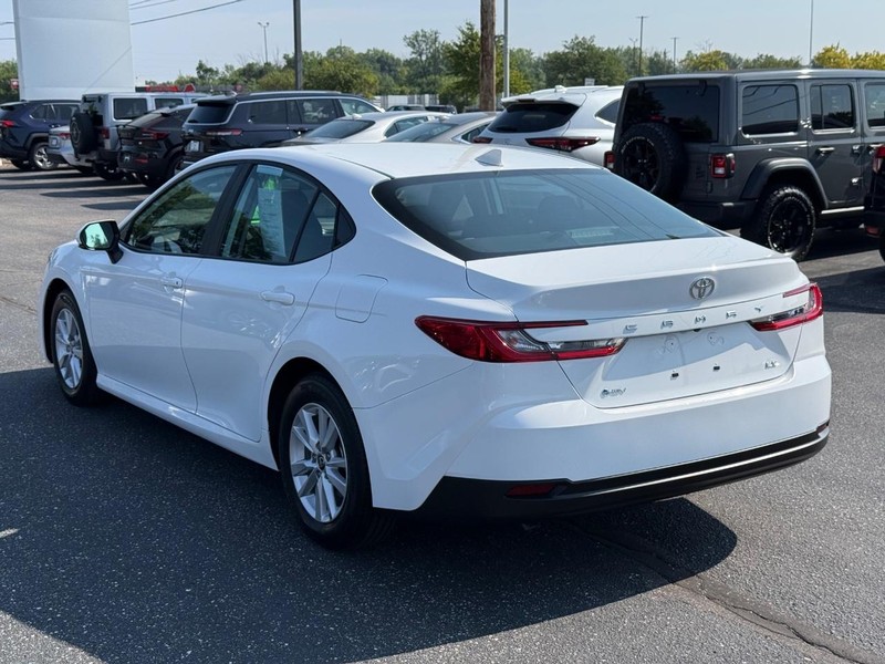 Toyota Camry Vehicle Image 05
