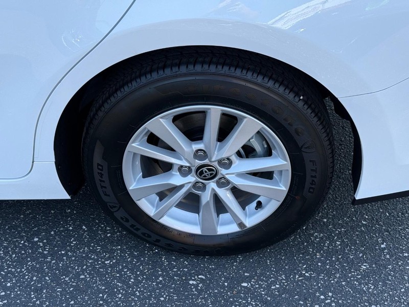 Toyota Camry Vehicle Image 06