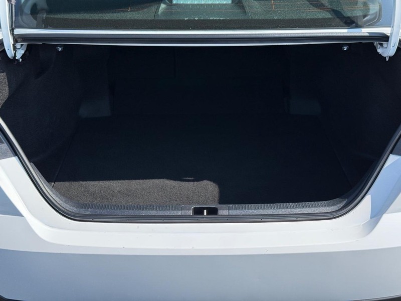 Toyota Camry Vehicle Image 07