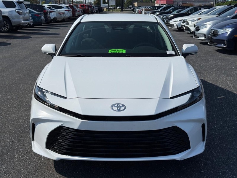 Toyota Camry Vehicle Image 09