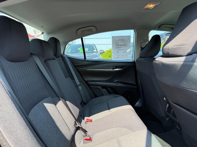 Toyota Camry Vehicle Image 10