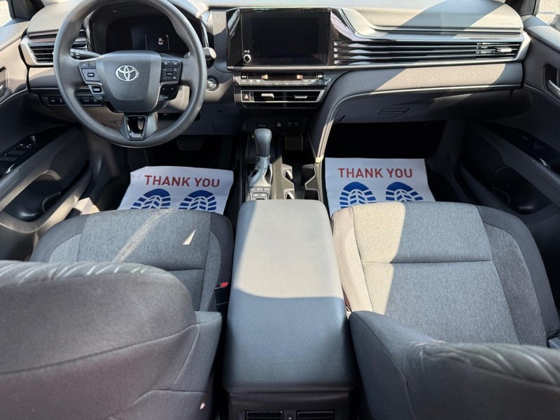 Toyota Camry Vehicle Image 11