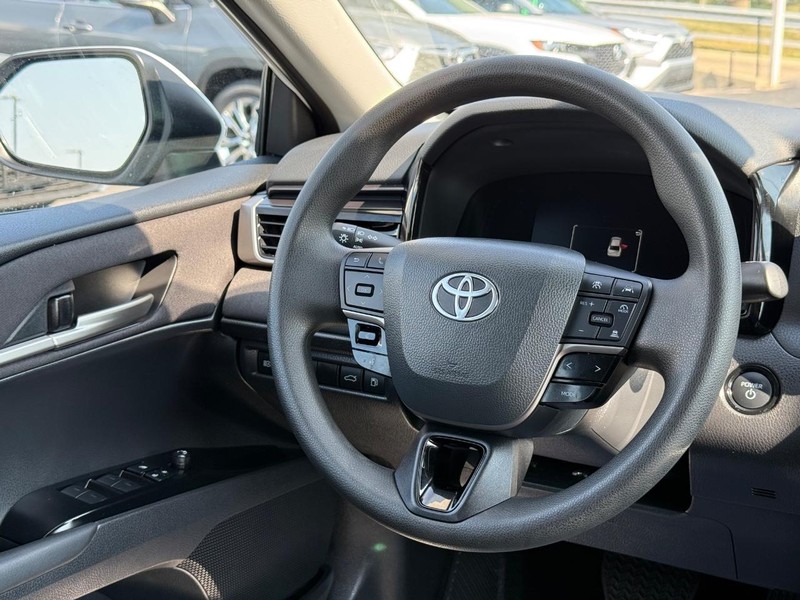 Toyota Camry Vehicle Image 12