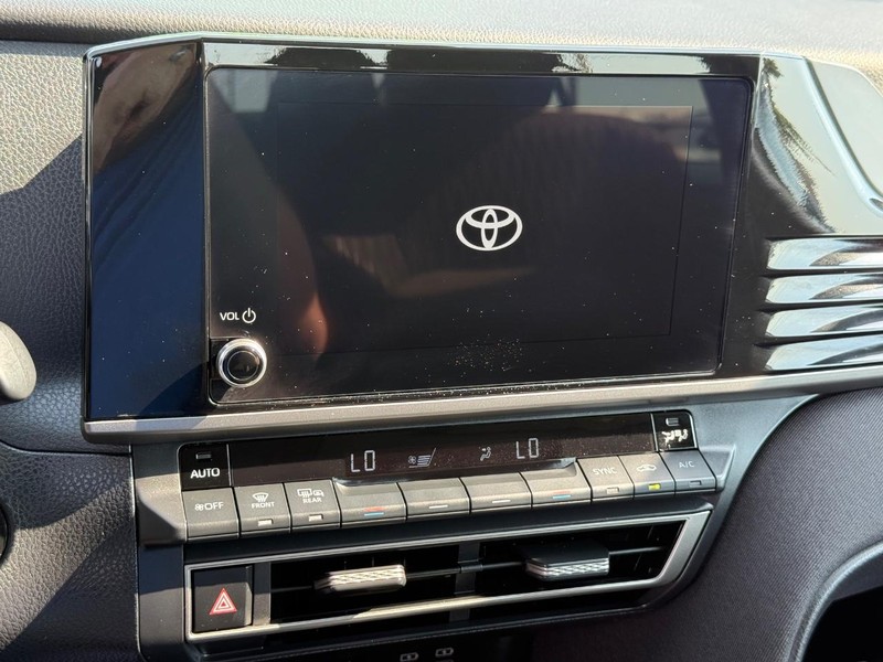 Toyota Camry Vehicle Image 16