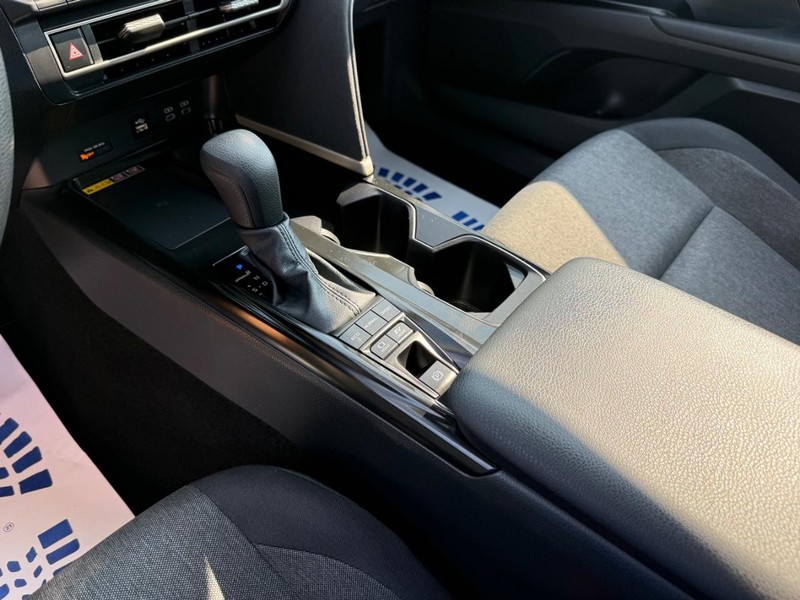 Toyota Camry Vehicle Image 18
