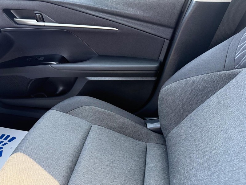 Toyota Camry Vehicle Image 19