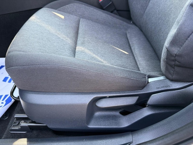 Toyota Camry Vehicle Image 23