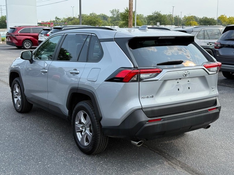 Toyota RAV4 Vehicle Image 05