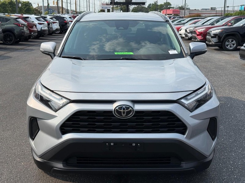 Toyota RAV4 Vehicle Image 09