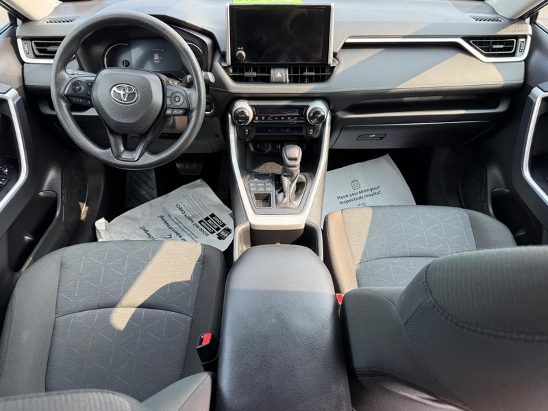 Toyota RAV4 Vehicle Image 11
