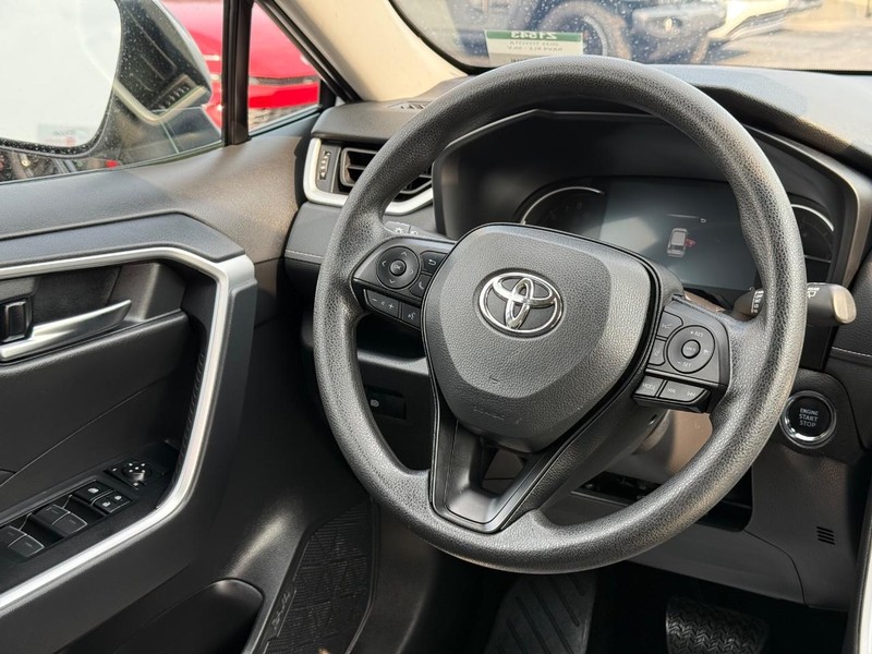 Toyota RAV4 Vehicle Image 12