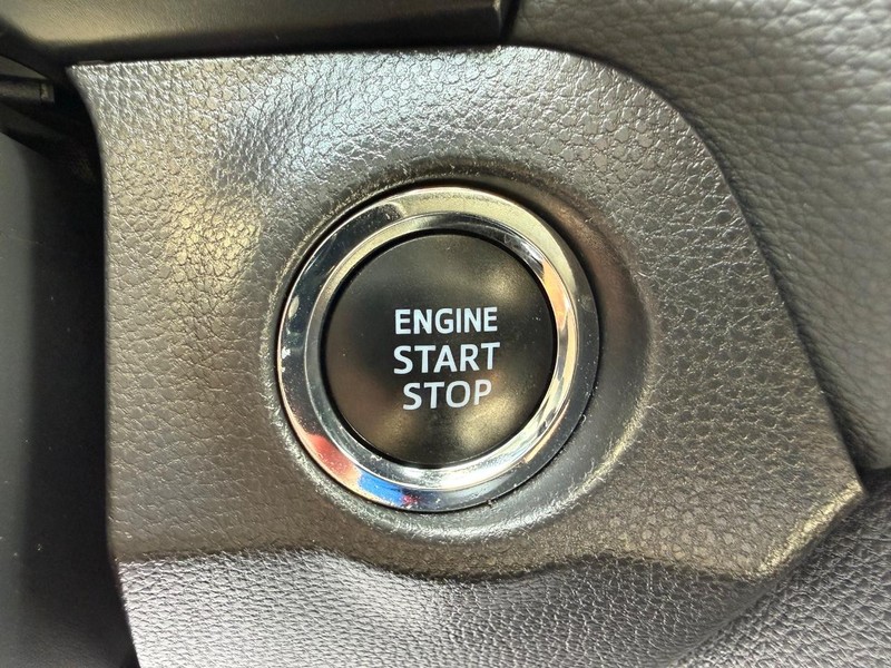 Toyota RAV4 Vehicle Image 15