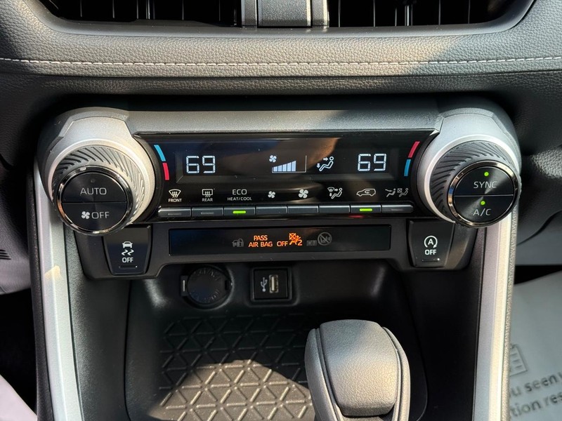 Toyota RAV4 Vehicle Image 18