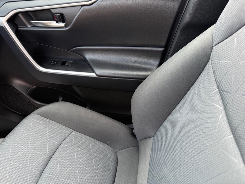 Toyota RAV4 Vehicle Image 20