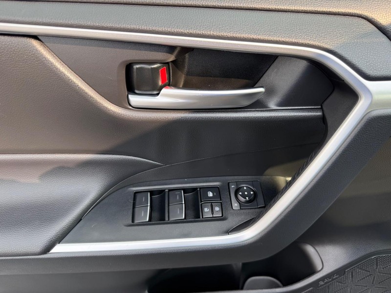 Toyota RAV4 Vehicle Image 23