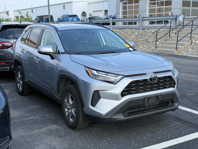 Toyota RAV4 Vehicle Full-screen Gallery Image 01