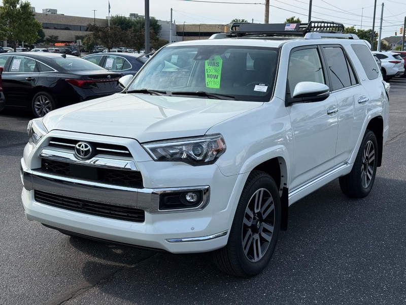 Toyota 4Runner Vehicle Full-screen Gallery Image 07