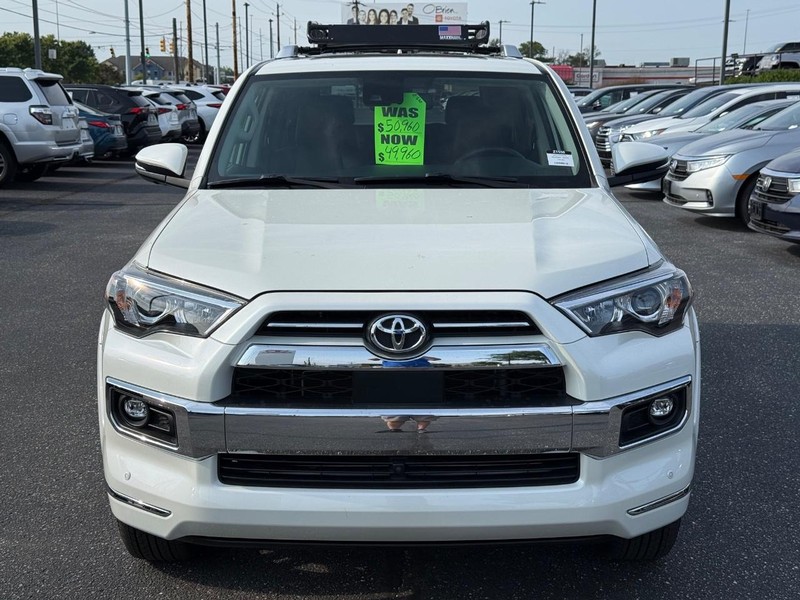 Toyota 4Runner Vehicle Full-screen Gallery Image 08