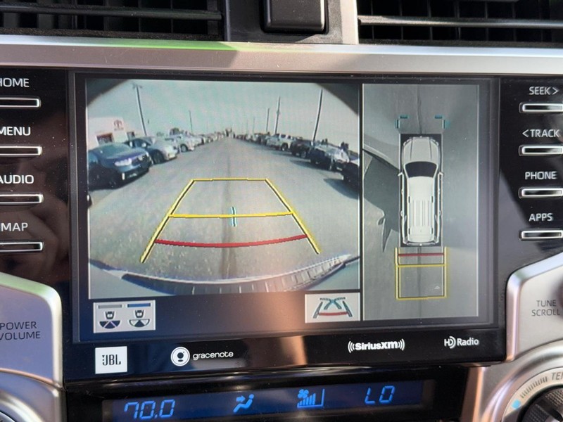 Toyota 4Runner Vehicle Full-screen Gallery Image 18