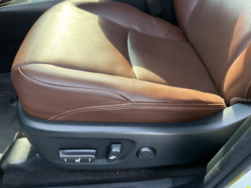 Toyota 4Runner Vehicle Full-screen Gallery Image 25