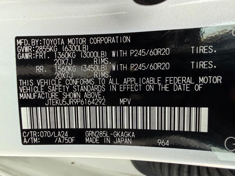 Toyota 4Runner Vehicle Full-screen Gallery Image 26