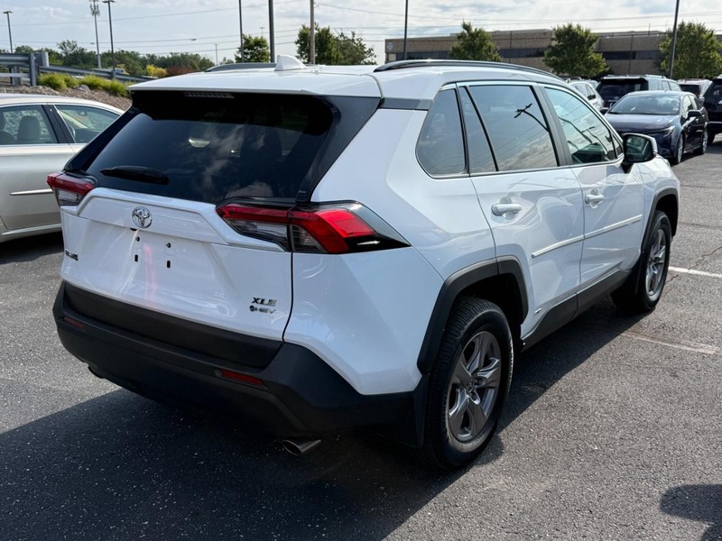 Toyota RAV4 Vehicle Image 04