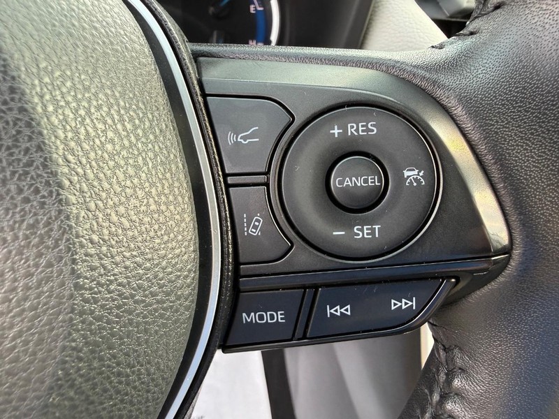 Toyota RAV4 Vehicle Full-screen Gallery Image 16