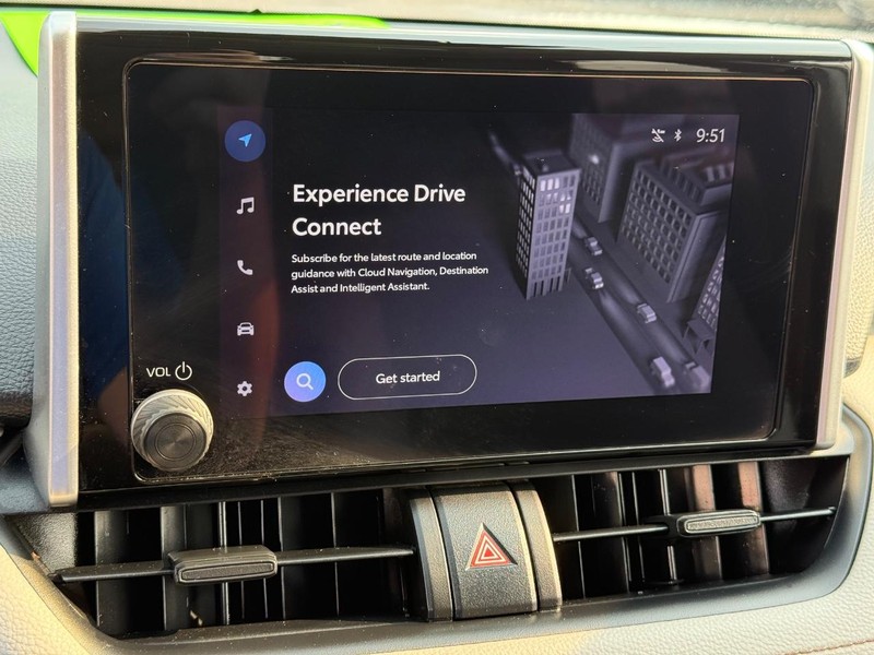 Toyota RAV4 Vehicle Full-screen Gallery Image 19
