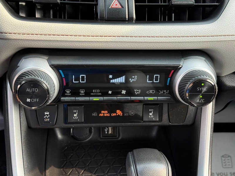 Toyota RAV4 Vehicle Full-screen Gallery Image 21