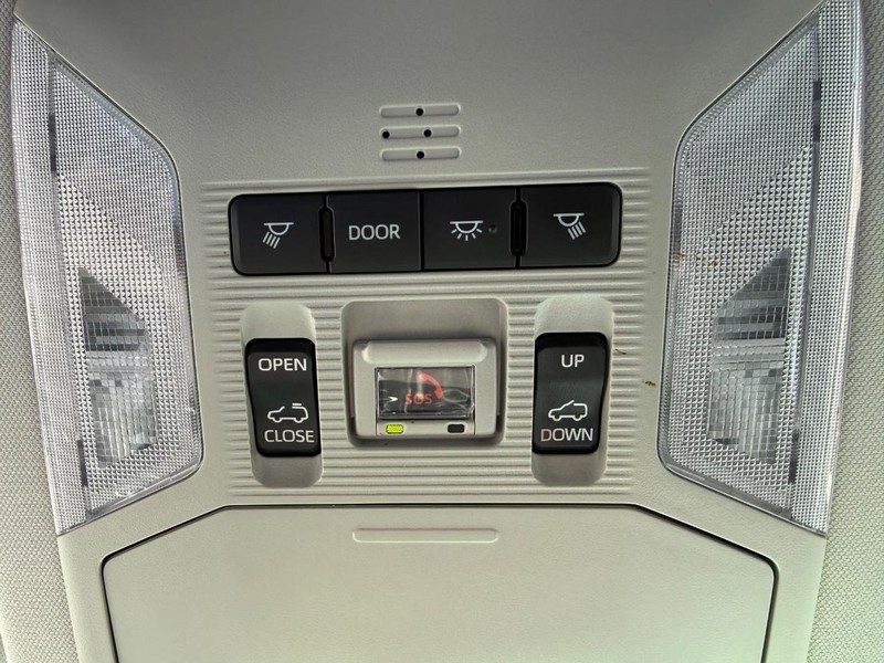 Toyota RAV4 Vehicle Full-screen Gallery Image 26